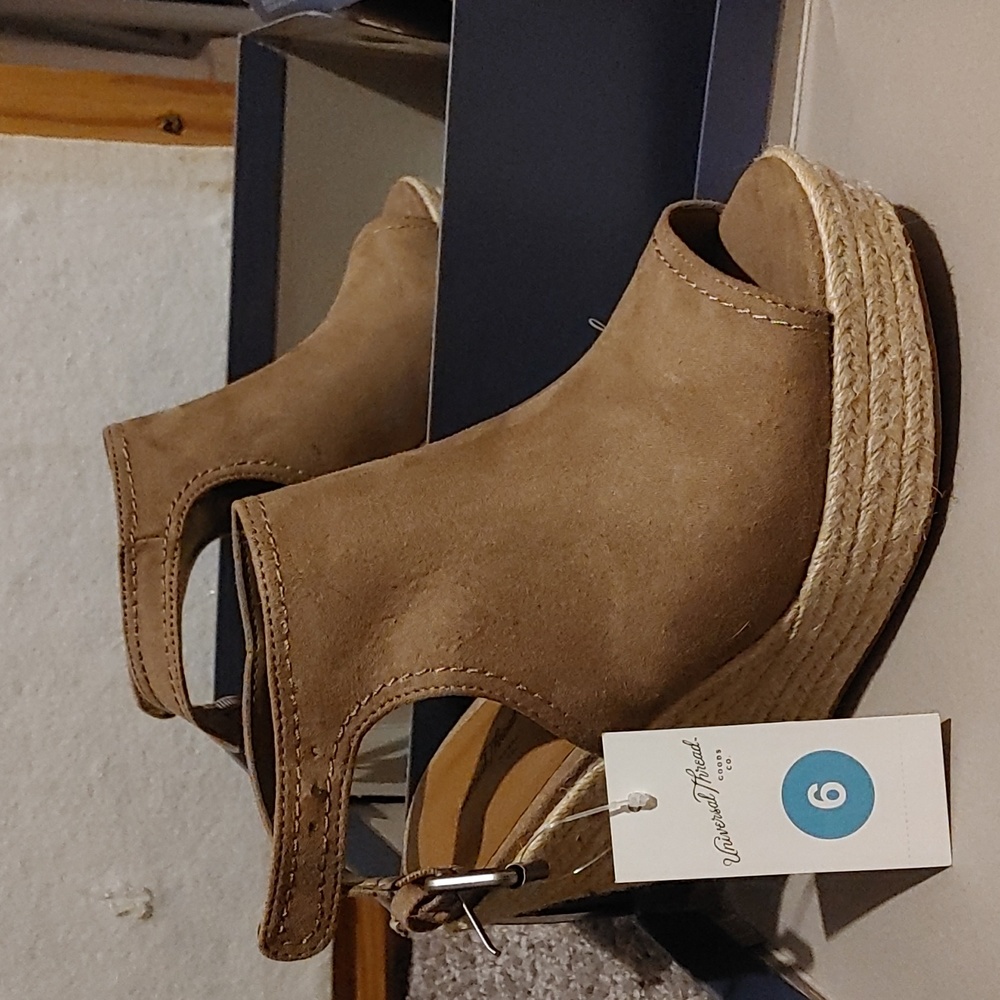 Universal Thread Wedge